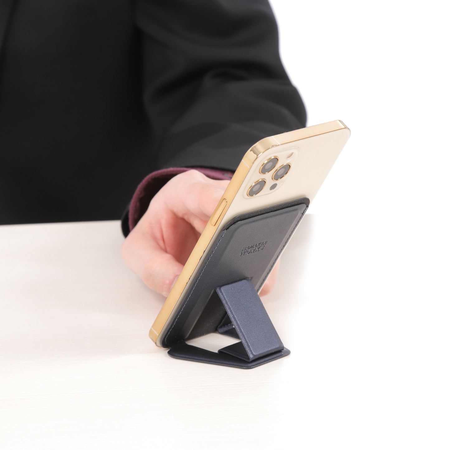 MagSafe対応スマートフォンカードスタンド